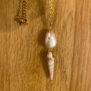 Elegant Gold and Pearl Shell Pendant Necklace